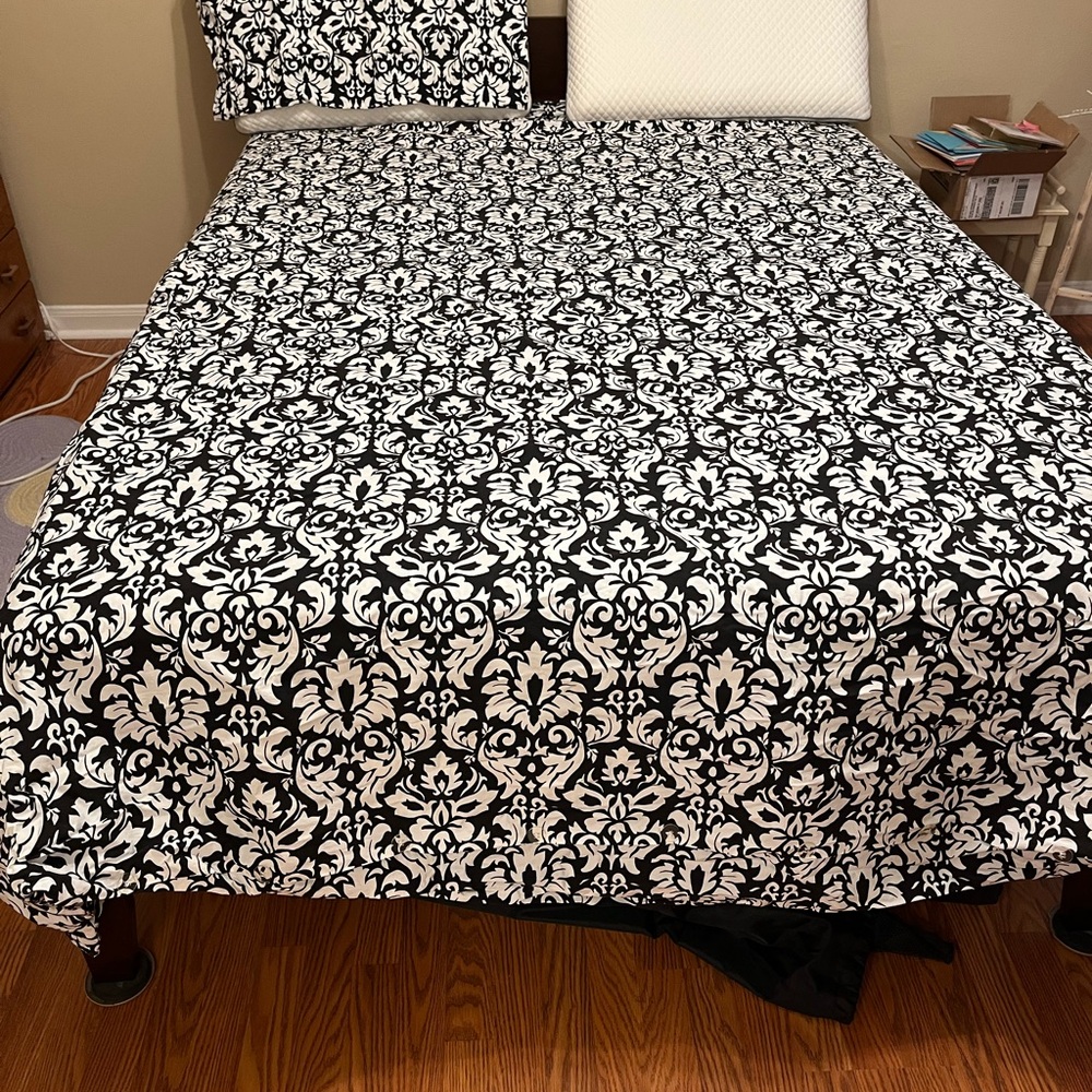 Pottery Barn Black and White Floral Duvet Cover +2 pillow cases